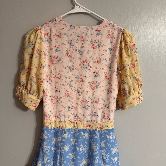 3/$32 Jun & Ivy Floral Dress in Pink, Yellow, and Blue Size XXS - Picture 10 of 12
